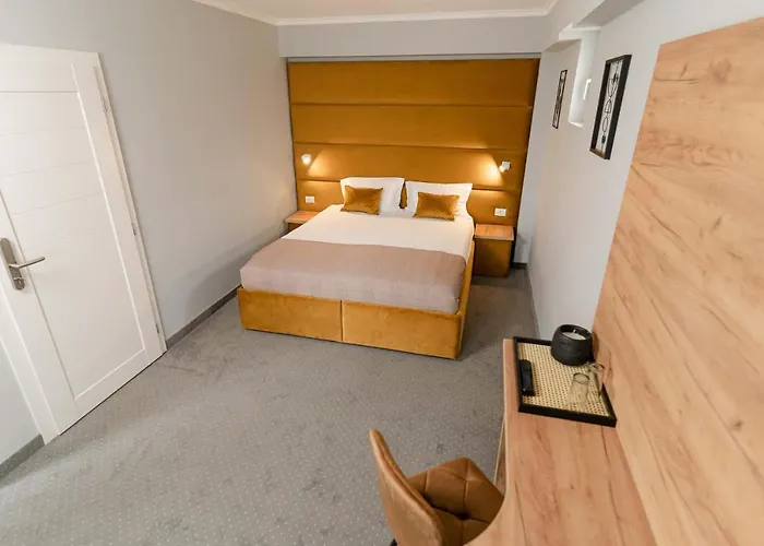 De Inchiriat Elisei 3*